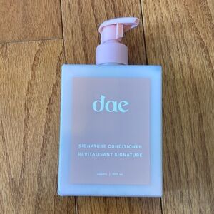 Dae signature conditioner 10 oz